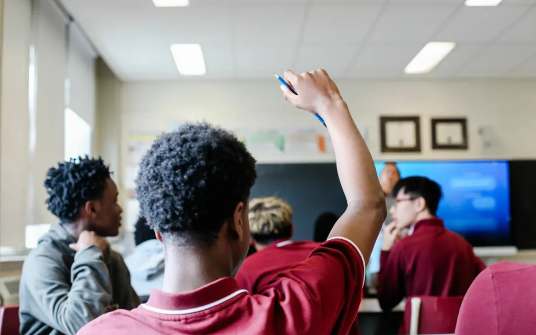 Écrans : inclure les jeunes dans le dialogue